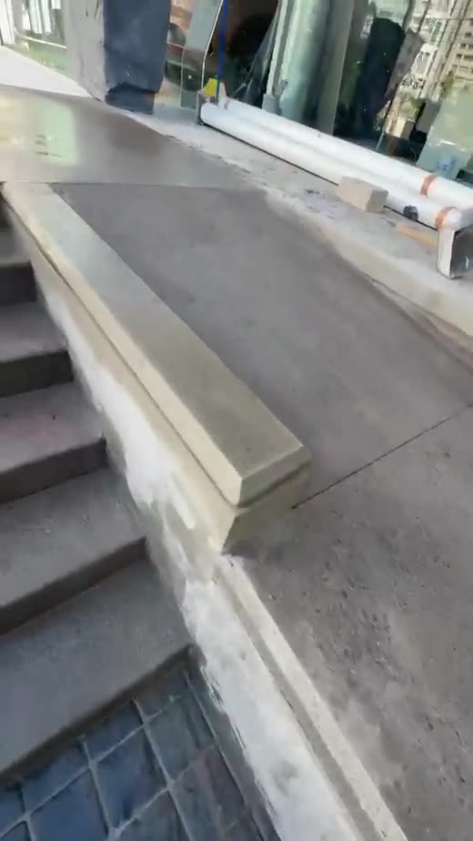 Escalera de concreto terminada