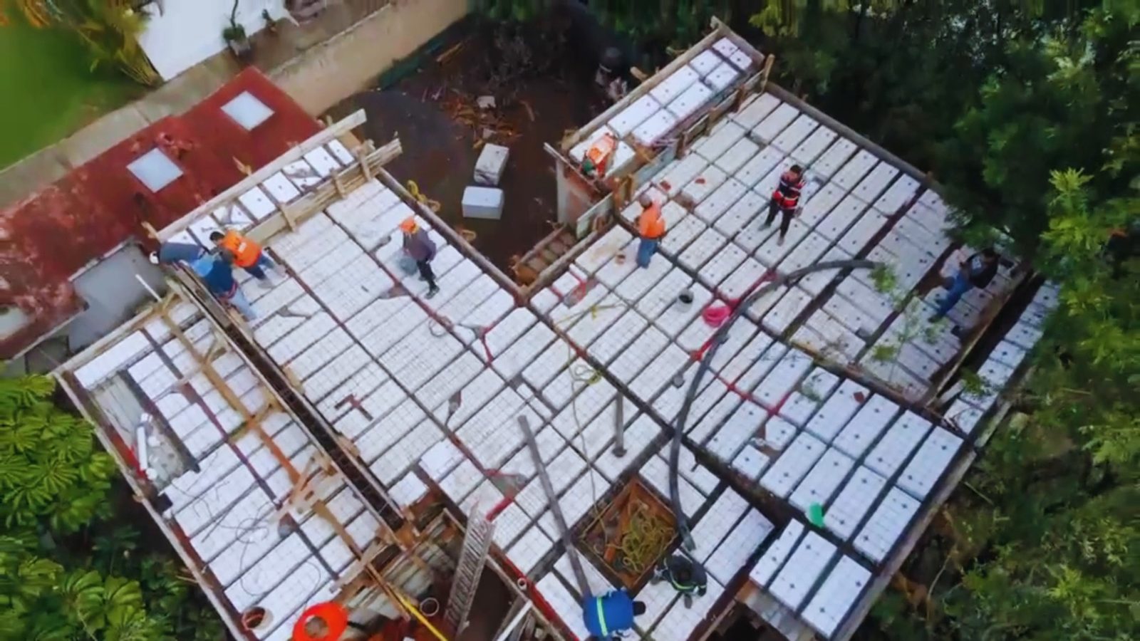 Losa de una casa en obra vista desde el dron