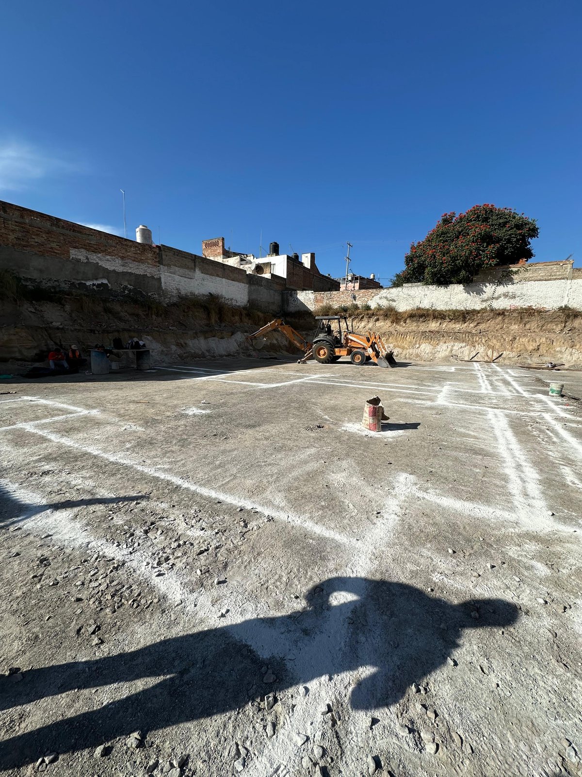 Terracería compactada y nivelada lista para cimentación